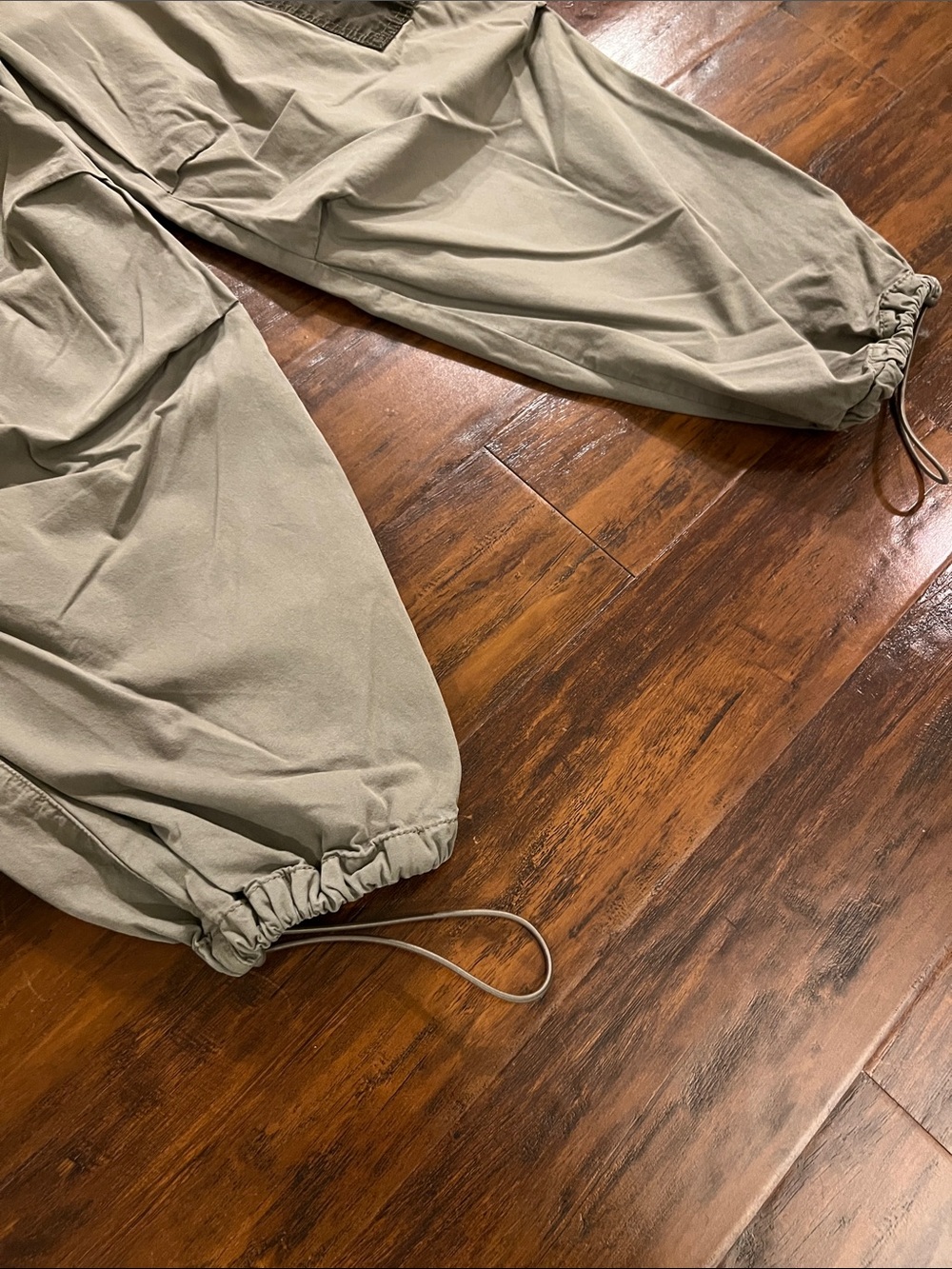Urban Outfitters BDG Low Rise Olive Cargo Pants with Elastic Ankles Size XS - Picture 4 of 10